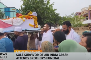 Ο μοναδικός επιζών του Air India κουβάλησε το φέρετρο του αδελφού που σκοτώθηκε στο αεροπορικό δυστύχημα