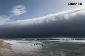 Τι είναι τα Roll Clouds που αναστάτωσαν λουόμενους σε παραλίες της Πορτογαλίας