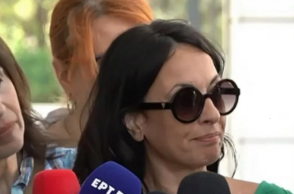 «Αισθάνομαι δικαιωμένη»: Για πρώτη φορά η καταγγέλλουσα εμφανίστηκε δημόσια μετά την απόφαση ενοχής του ηθοποιού