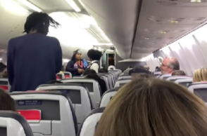 «Δεν με νοιάζει η κόρη σου»: Viral το βίντεο με επιβάτη σε αεροπλάνο που αρνήθηκε να δώσει τη θέση του σε παιδί