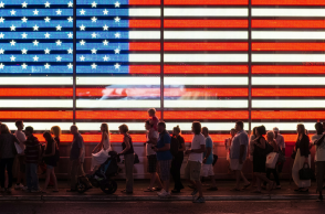 Τα έξι πράγματα που θα κοστίζουν περισσότερο στους Αμερικανούς μετά τους δασμούς του Τραμπ