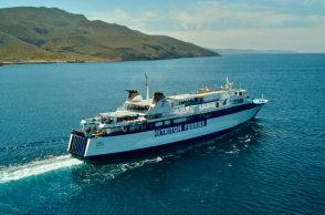 Ακυβέρνητο λόγω μπλακ άουτ το «Ιονίς» με 183 επιβάτες - Πλέει με μία μηχανή προς Λαύριο