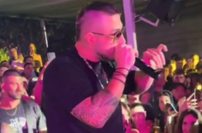 «Το πίνεις, πας νοσοκομείο»: Ο τράπερ Rack επέπληξε 15χρονο που κατανάλωνε αλκοόλ σε συναυλία του