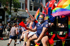 Νομική μάχη στη Βρετανία για τη συμμετοχή δημοσίων υπαλλήλων σε εκδηλώσεις Pride 