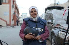 Μαριάμ Αμπού Ντάγκα: Ποια είναι η 33χρονη δημοσιογράφος που σκοτώθηκε στη Γάζα