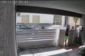 Αιγάλεω: Ο 32χρονος ακολούθησε την ανήλικη στο σπίτι της - Τι κατέγραψε κάμερα ασφαλείας