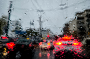 Χάος στους δρόμους έφερε η κακοκαιρία Adel - Στο «κόκκινο» η κίνηση - Πού εντοπίζονται καθυστερήσεις στους κεντρικούς οδικούς άξονες του λεκανοπεδίου