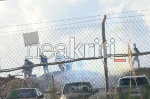Ένταση μεταξύ αγροτών και αστυνομικών στο Ηράκλειο Κρήτης - Πετροπόλεμος και χημικά