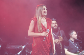 Έλενα Παπαρίζου: Παραμένει στο νοσοκομείο - Τι αναφέρουν οι νεότερες πληροφορίες για την υγεία της