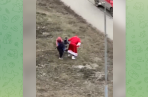 Άγιος Βασίλης, Spider-man και Μίκι Μάους πιάστηκαν στα χέρια 