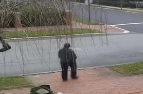 Νέες φωτογραφίες του υπόπτου για την ένοπλη επίθεση στο πανεπιστήμιο Μπράουν των ΗΠΑ