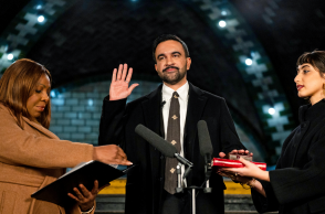 Νέα Υόρκη: Ορκίστηκε νέος δήμαρχος ο Ζοράν Μαμντάνι - Η ορκωμοσία πραγματοποιήθηκε σε έναν ιστορικό, ανενεργό σταθμό του μετρό στο Μανχάταν © Amir Hamja-Pool/Getty Images