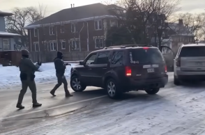 Βίντεο δείχνει τη στιγμή που πράκτορας της ICE πυροβολεί την 37χρονη στη Μινεάπολη