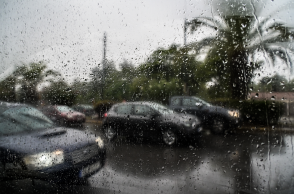 Κίνηση τώρα σε Κηφισό, Παραλιακή και Κατεχάκη λόγω της κακοκαιρίας - Πού εντοπίζονται καθυστερήσεις στους κεντρικούς οδικούς άξονες του λεκανοπεδίου