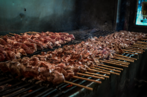 Δραπετσώνα: Ιδιοκτήτης γνωστού ψητοπωλείου συνελήφθη για διακίνηση ναρκωτικών 