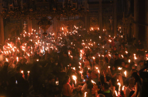 Ιεροσόλυμα - Τελετη Αφης του Αγιου Φωτος στον Παναγιο Ταφο 
