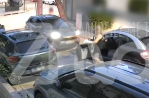 Άγρια επίθεση άνδρα οδηγού σε γυναίκα στο Ίλιον – Την γρονθοκόπησε μπροστά στο μικρό παιδί της