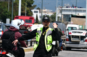 Σε πλήρη ετοιμότητα η Τροχαία για την έξοδο του Δεκαπενταύγουστου - Αυστηροί έλεγχοι, απαγόρευση κυκλοφορίας φορτηγών και συστάσεις στους οδηγούς.