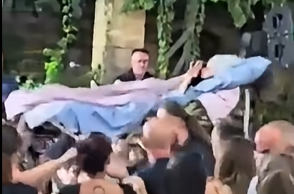 Κατάκοιτη γιαγιά σε πανηγύρι στην Κρήτη