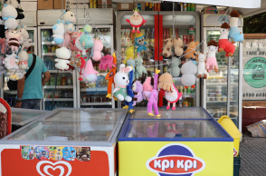 Χειροπέδες σε 42χρονος που έκλεψε πάνω από 100 παγωτά από περίπτερο στη Θεσσαλονίκη
