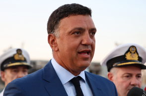 Στο λιμάνι του Πειραιά ο Βασίλης Κικίλιας: «Η τουριστική περίοδος δεν έχει τελειώσει»