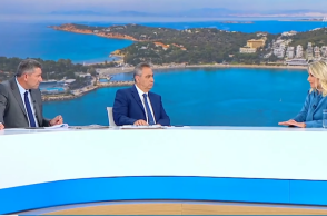Από τα δεξιά: Σία Κοσιώνη, Βασίλης Χιώτης και Άκης Παυλόπουλος στο στούντιο της εκπομπής «Καλημέρα Ελλάδα»