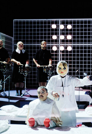 Athens Voice 985 - Marlene Monteiro Freitas