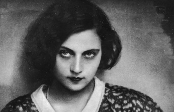 Η ποιήτρια Ανθούλα Σταθοπούλου