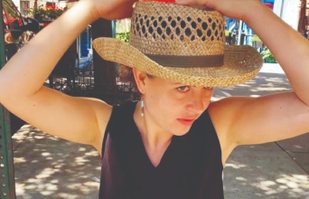 Η illustrator Jenny Kroik.