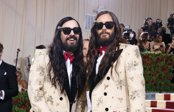 Ο καλλιτεχνικός διευθυντής του οίκου Gucci, με τον ηθοποιό Jared Leto, στο Met Gala 2022