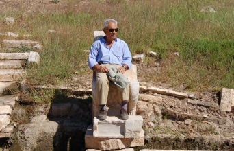 Ο Πέτρος Θέμελης κατά τη διάρκεια ανασκαφών στην αρχαία Μεσσήνη