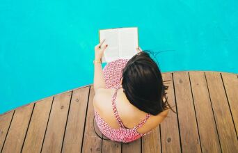 13 βιβλία ελληνικής λογοτεχνίας για το καλοκαίρι του 2024