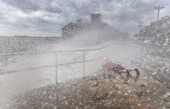 Εικόνες από τον τυφώνα Έλεν και το πρώτο «χτύπημα» στη Φλόρινα