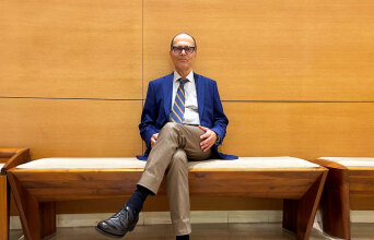 Ο Τάκης Παππάς στο Μέγαρο Μουσικής, μετά την παρουσίασή του βιβλίου του «Παράδοξη Χώρα»