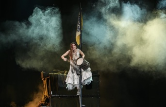 Το «Μάνα Κουράγιο και τα παιδιά της» του Μπρεχτ στο Εθνικό