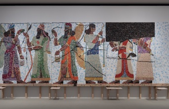 13 αρχαιότητες συνομιλούν με έργα σύγχρονης τέχνης του καλλιτέχνη Μίχαελ Ράκοβιτς στο Μουσείο της Ακρόπολης