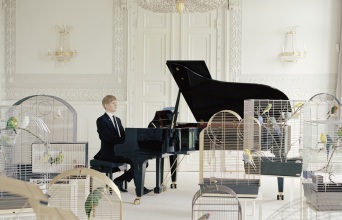 Annika Kahrs, «Playing to the birds»