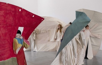 Νεφέλη Παπαδημούλη, Skinscapes, από την έκθεση «Ιn a bright green field» στο Μουσείο Μπενάκη