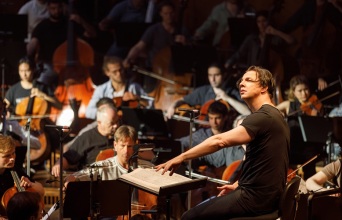 Ο Θεόδωρος Κουρεντζής στο Αρχαίο Θέατρο της Επιδαύρου