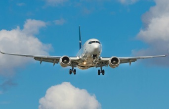 Έπιασε φωτιά κινητήρας αεροσκάφους που απογειώθηκε από την Κέρκυρα