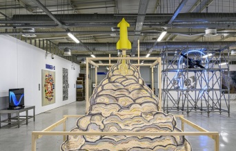 Λία Πέτρου, White Smoke Bright Flame (2025)