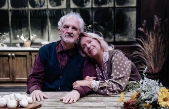 Η Ζωή Ρηγοπούλου και ο Δημήτρης Καταλειφός πρωταγωνιστούν στο «Πριν ανοίξουμε φτερά» του Φλοριάν Ζελέρ