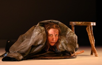 «Ο ομφαλός της γης» στην Εναλλακτική Σκηνή της ΕΛΣ