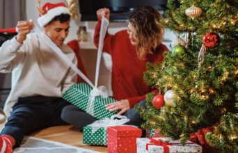 6 tips για να απολαύσετε τις γιορτές χωρίς στρες