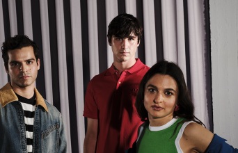 Γιάννης Τσουμαράκης (Πολυνείκης),  Γιώργος Ζιάκας (Ετεοκλής),  Δανάη-Αρσενία Φιλίδου (Αντιγόνη)