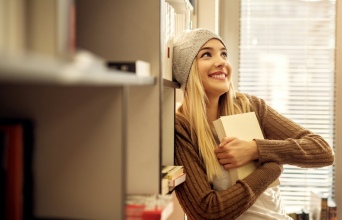 Τα καλύτερα βιβλία για τις γιορτές: Ελληνική λογοτεχνία