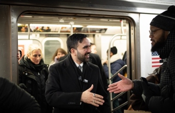 Ο Ζοχράν Μαμντάνι στο μετρό της Νέας Υόρκης © ΕΡΑ/