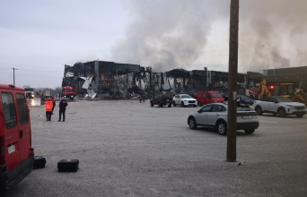 φωτιά στο εργοστάσιο της Βιολάντα στα Τρίκαλα