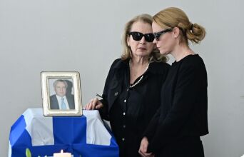 Αναστάσης Παπαληγούρας: Θλίψη στην κηδεία του πρώην υπουργού - Συντετριμμένη η κόρη του, Λένα