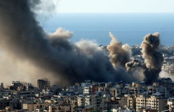 Φλέγεται η Μέση Ανατολή: Το Ιράν χτύπησε με drones την πρεσβεία των ΗΠΑ στο Ριάντ - Πλήγματα του Ισραήλ στη Βηρυτό